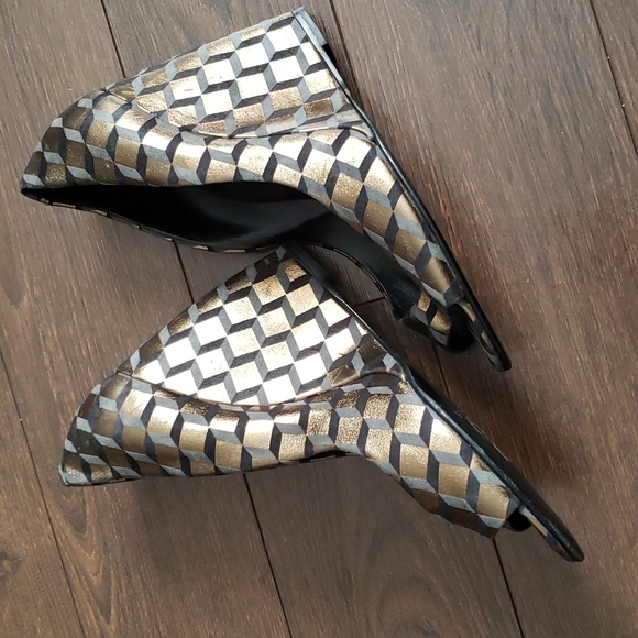 HP. PIERRE Hardy Geometric Pattern Wedge Heels - Picture 12 of 12